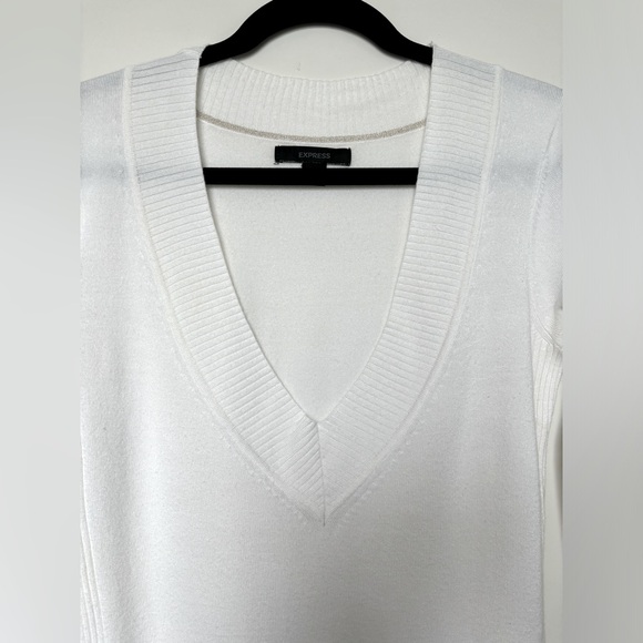 Express Ivory Winter White Deep V neck Fitted Sweater, Ivory size S - Picture 2 of 7